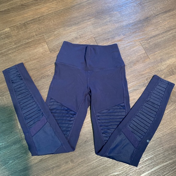 ALO 🔴 High Waisted Moto legging - Picture 5 of 9